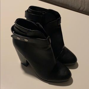 Breckelle’s Black Booties Size 7 Never Worn